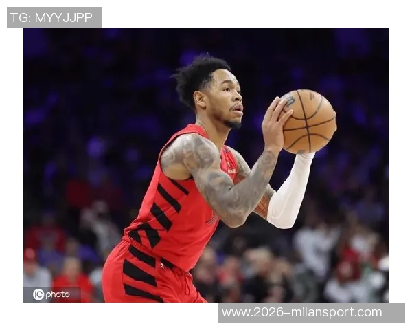 安芬尼西蒙斯表现出色16投10中砍下23分助球队迎战困难局面