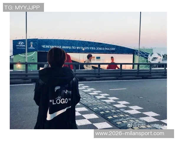 女友社媒分享与内维斯迪士尼乐园甜蜜游玩瞬间引发热议