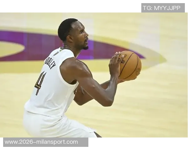 莫布里全能表现助球队获胜13投7中砍下22分12篮板4助攻4盖帽正负值高达18