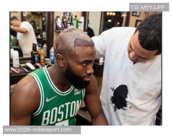 杰伦布朗直言AI泛滥发际线粉蹭对手引发热议